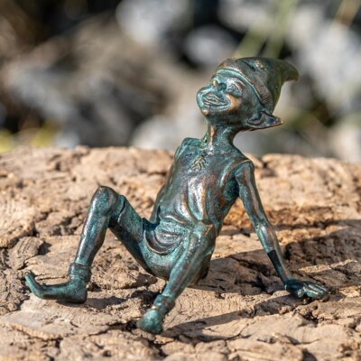 Bronze Figur Pixie sitzend